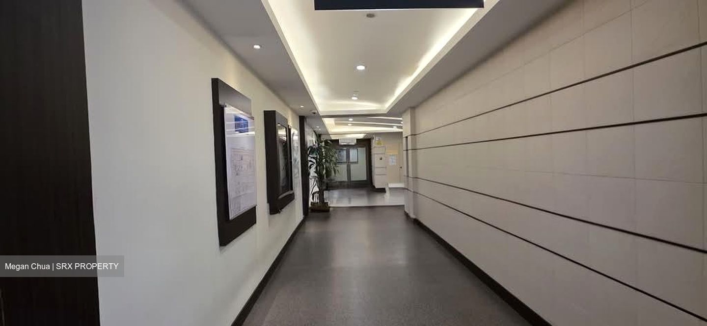 Lucky Plaza (D9), Retail #621732271
